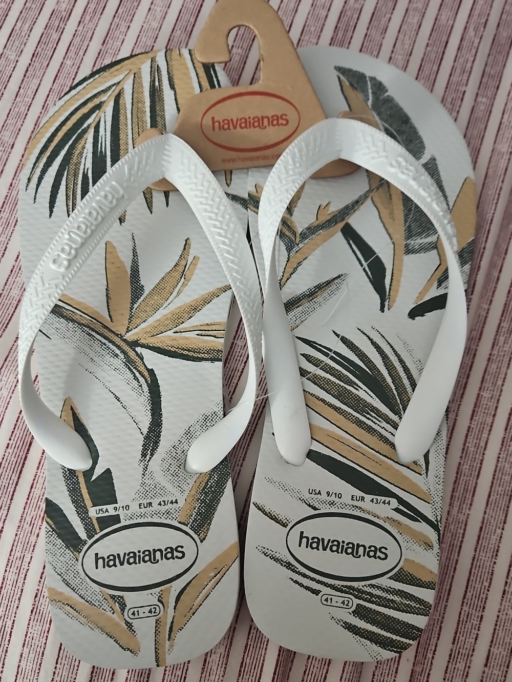 Havaianas White Flip Flops with Green and Tan Tropical Print Size 9/10